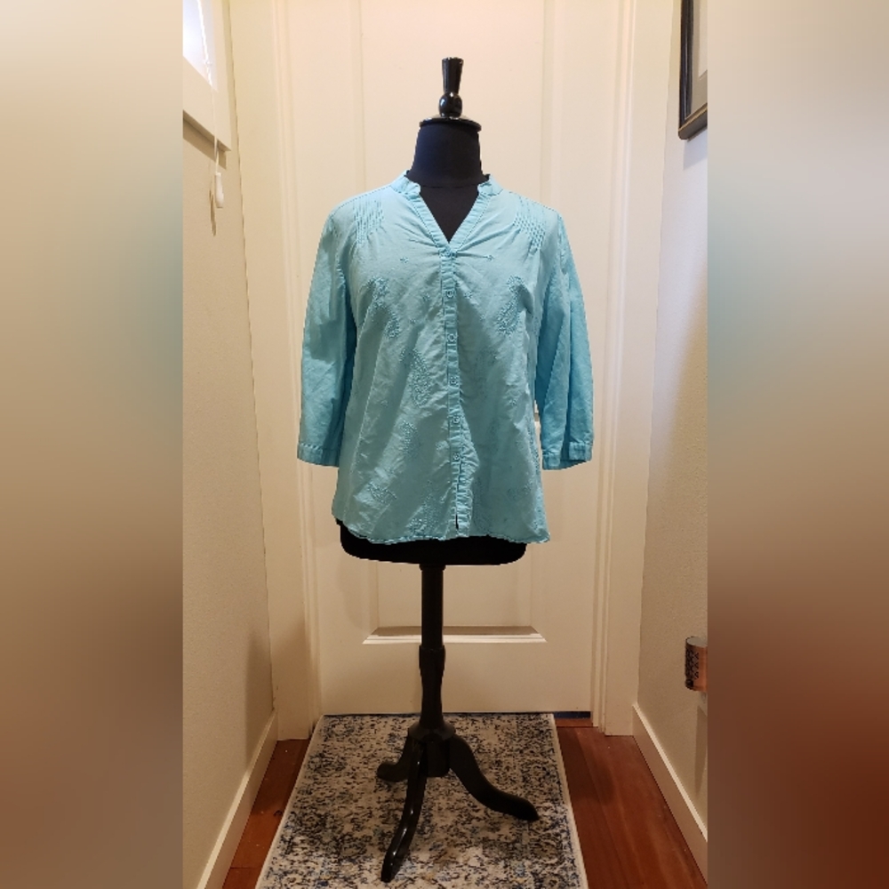 Lucy & Laurel Women's Light Aqua Embroidered Button-Down Shirt